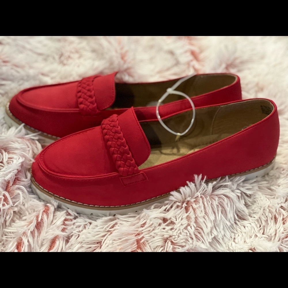Women’s Red Loafers Sz 8.5. All man made material. NWOT
